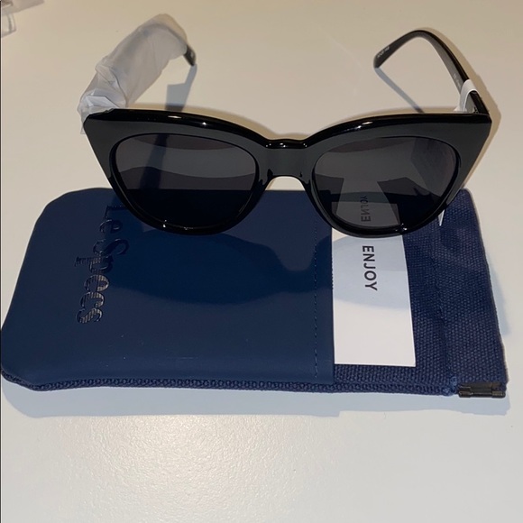 HALFMOON MAGIC | BLACK SUNGLASSES - Picture 2 of 5